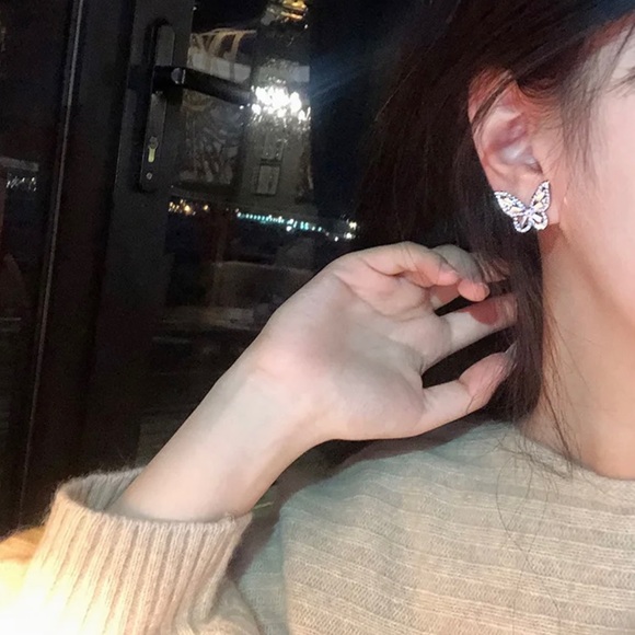 14k white Gold plated Luxury butterfly stud earrings - Picture 3 of 3